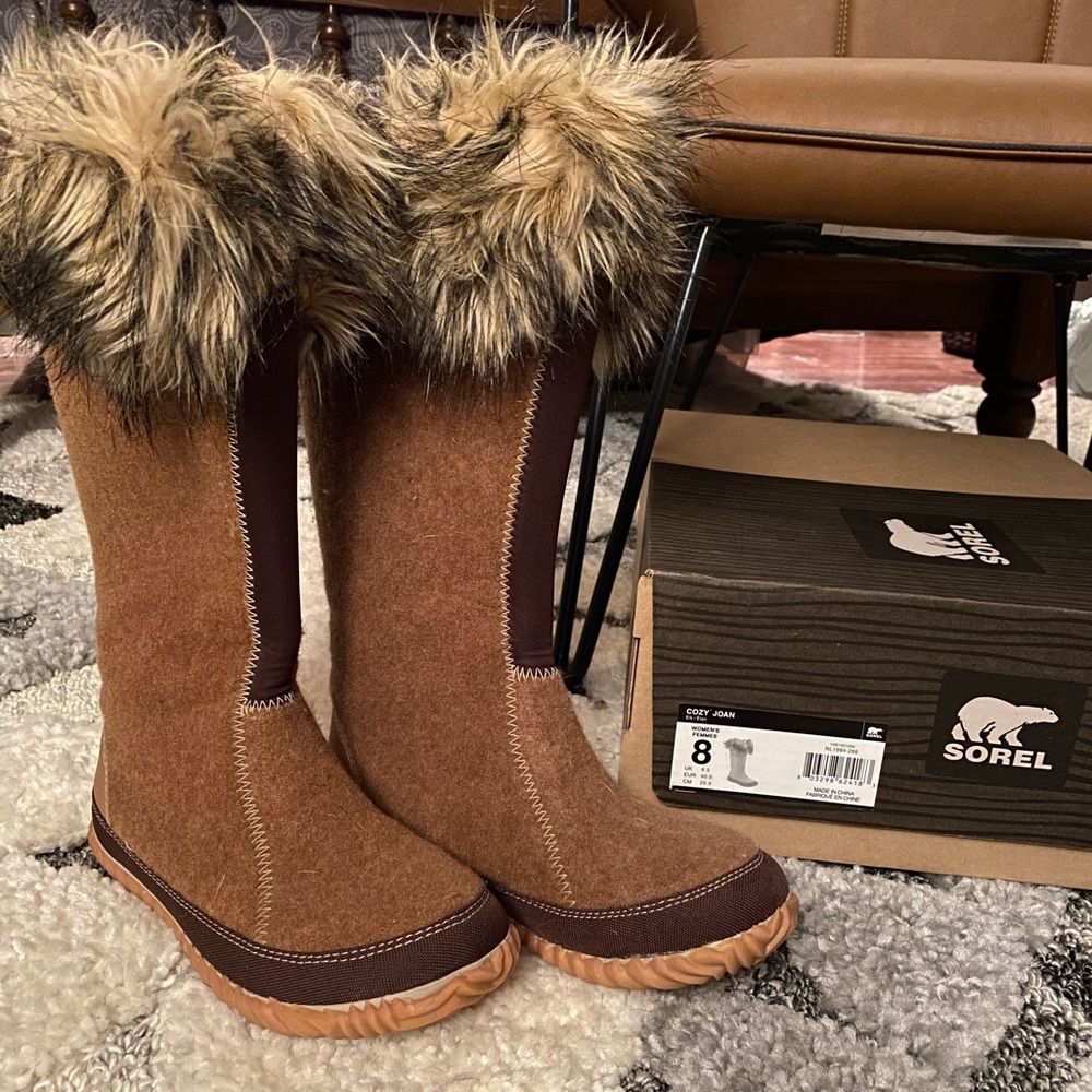 Sorel Cozy Cate, size 8
